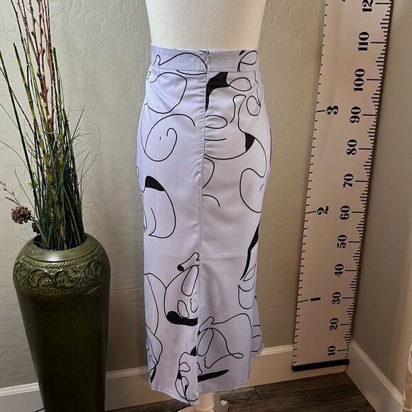 SHEIN Curve drama face print skirt back zipper half lined flared bottom Size 1X - Picture 5 of 11